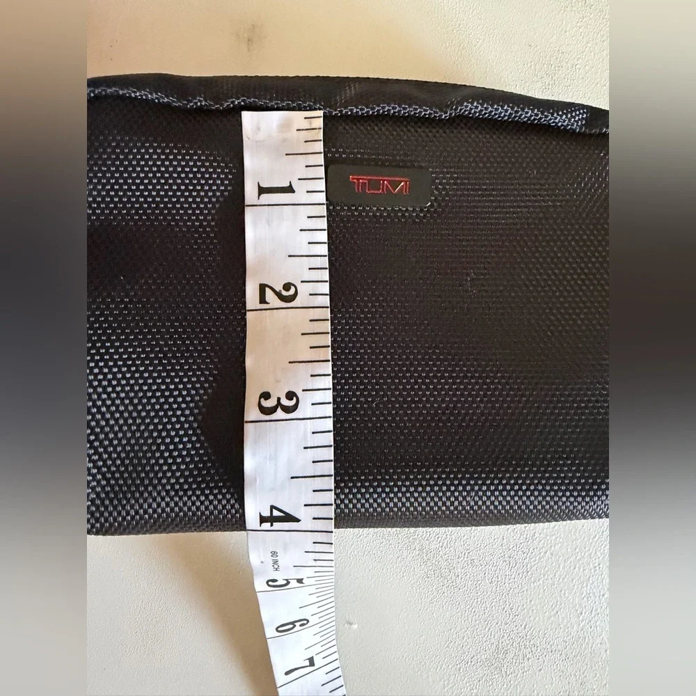 Tumi for Delta Black Set with eye mask